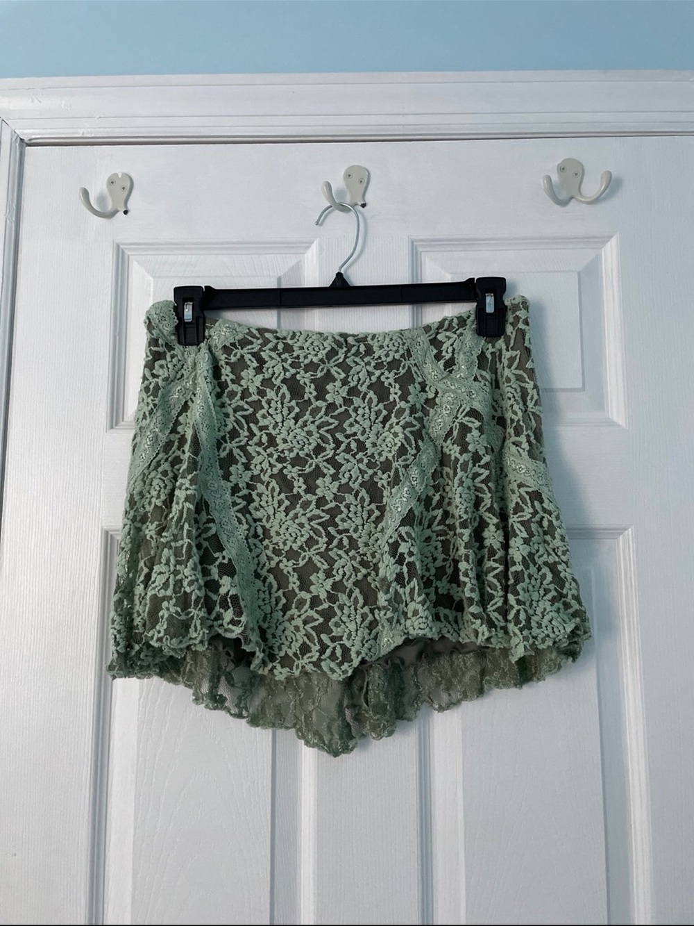 Kimchi Blue Karina Lace mini skirt NWOT